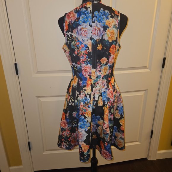 Betsey Johnson Floral Zip Up Dress - Picture 3 of 6